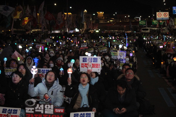 한남동 관저 앞에서 시작된 1박2일 철야농성 [사진-통일뉴스 이승현 기자] 