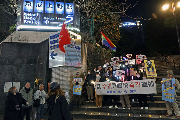 한국 국민들의 투쟁에 연대하는 '내란수괴 윤석열 즉각 체포' 촛불집회가 1월 5일 도쿄에서 열렸다. [사진-통일뉴스 박명철 통신원]