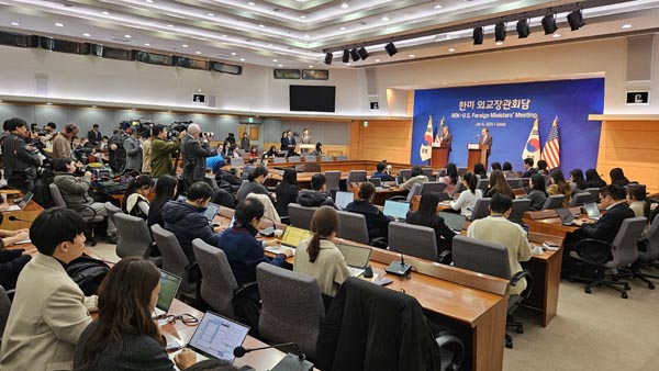 한미 외교장관 공동기자회견에 내신 기자석은 만석을 이뤘지만 외신 기자석은 여유로웠다. [사진 - 통일뉴스 김치관 기자]