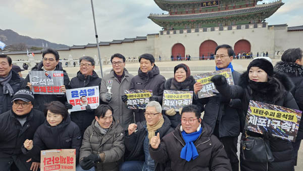 김민석 더불어민주당 의원과 찰칵! [사진 - 통일뉴스 하태한 통신원]
