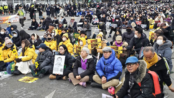 세월호와 이태원 가족들이 나란히 자리잡았다. [사진 - 통일뉴스 하태한 통신원]