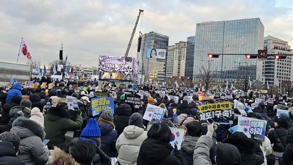 광화문 일대가 15만 인파로 뒤덮였다. [사진 - 통일뉴스 하태한 통신원]