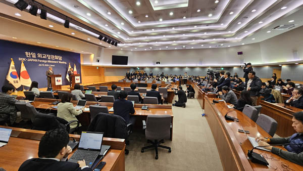 한미 외교장관 기자회견이 열린 외교부 3층 국제회의장에 한국과 일본 언론이 취재에 나섰다. [사진 - 통일뉴스 김치관 기자]