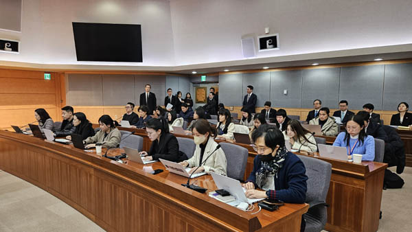 한국 기자 2명과 일본 기자 2명에게 질문 기회가 주어졌다. [사진 - 통일뉴스 김치관 기자]