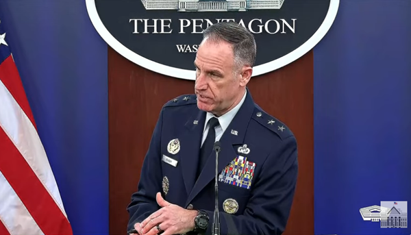 13일 브리핑하는 팻 라이더 미 국방부 대변인. [사진 갈무리-미 국방부 유튜브]