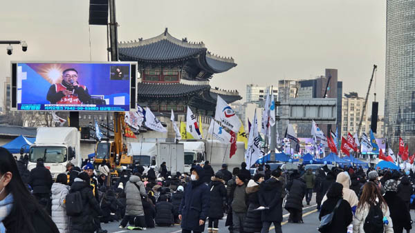 광화문앞 모습. [사진 - 통일뉴스 하태한 통신원]