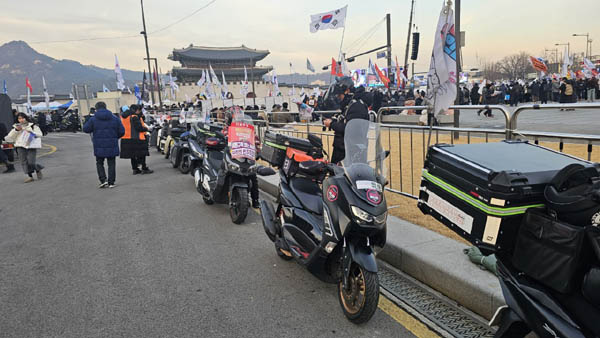 배달라이언 바이크들. [사진 - 통일뉴스 하태한 통신원]