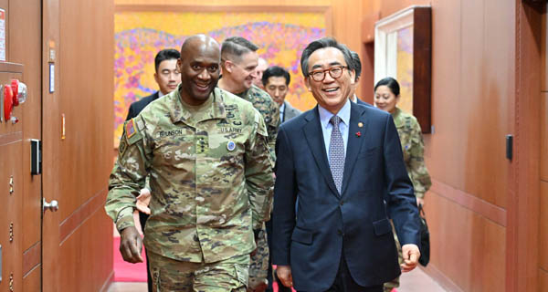 조태열 장관은 22일 오후 외교부 청사에서 제이비어 브런슨(Xavier Brunson) 신임 주한미군사령관을 접견했다. [사진 제공 - 외교부]