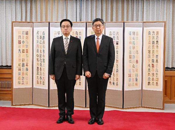 최상목 대통령 권한대행 부총리 겸 기획재정부 장관은 31일 국교수립 후 첫 주쿠바대사로 이호열 주멕시코 공사에게 신임장을 제정했다. [사진 출처 - 기획재정부 홈피]