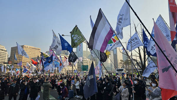 깃발의 바다. [사진 - 하태한 통일뉴스 통신원]