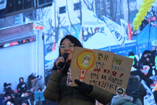 반도체특별법 제정을 반대하는 시민 권영은씨 [사진-통일뉴스 이승현 기자]