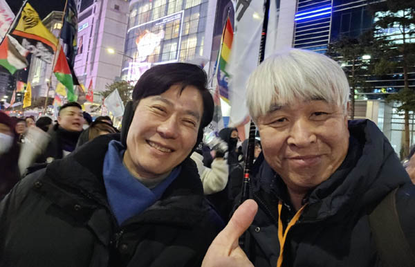 한민수 더불어민주당 의원은 행진 종착지 명동까지 함께했다. [사진 - 통일뉴스 하태한 통신원]