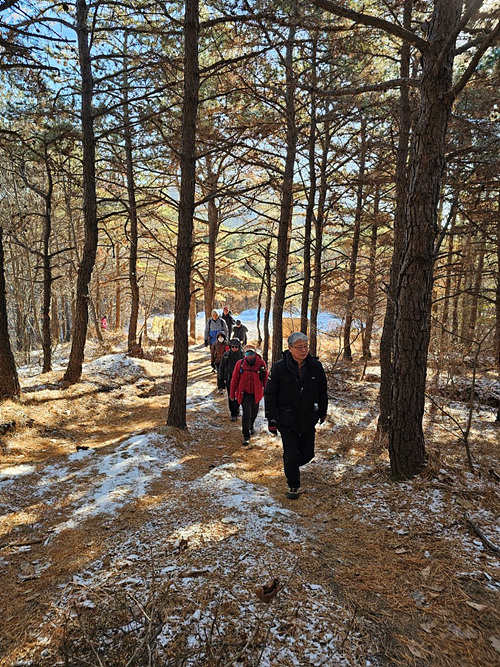 고봉누리길을 걷는 대원들 [사진제공-통일뉴스백두대간종주대]