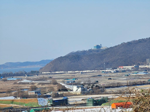 오두산 전망대와 그 너머 임진강 [사진제공-통일뉴스백두대간종주대]