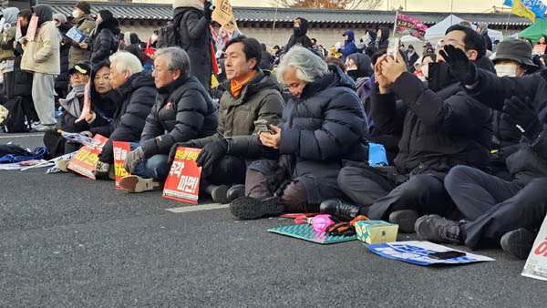 단체 대표들과 정치인들이 앞자리에 자리잡았다.  [사진 - 통일뉴스 하태한 통신원]