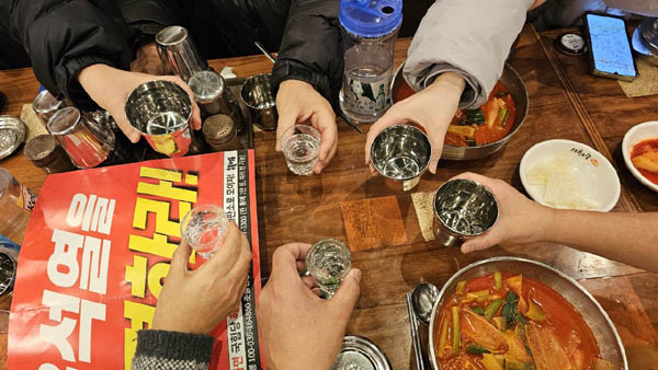  육개장에 저녁을 하고 인증을 하였다. [사진 - 통일뉴스 하태한 통신원]