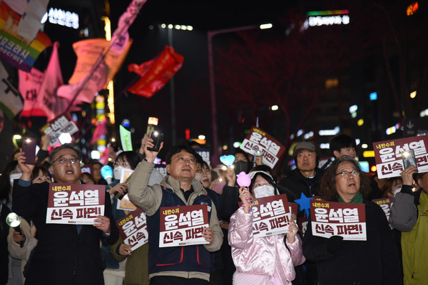 윤석열정권퇴진대전운동본부는 28일 저녁 7시에 ‘윤석열 파면! 국민의힘 해체! 사회대개혁! 27차 대전시민대회’를 개최했다. [사진-통일뉴스 임재근 객원기자]