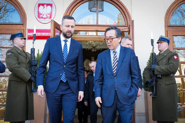 조태열 외교장관은 6일 오전 부아디스와프 코시니악-카미슈(Władysław Kosiniak-Kamysz) 폴란드 부총리 겸 국방장관과 면담했다. [사진 제공 - 외교부]