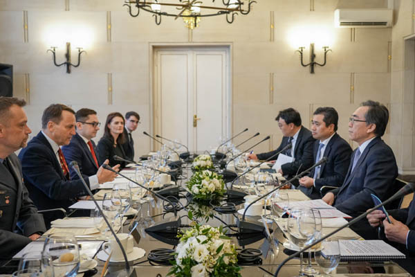 한-폴란드 외교장관은 북한의 지속되는 핵·미사일 개발과 도발, 러북 간 불법적인 군사협력이 한반도는 물론 전세계의 안보에 위협이 된다며 강력 규탄했다. [사진 제공 - 외교부]