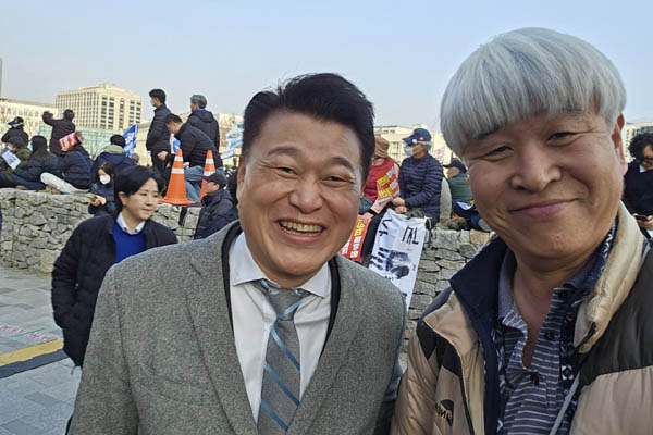 윤석열 불법 대선캠프를 폭로한 신용원 전 서원대 교수. [사진 - 통일뉴스 하태한 통신원]