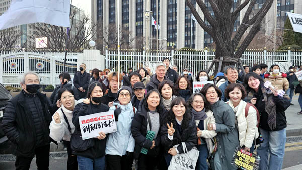 구로시민센터 회원들도 이날 최대 참여를 기록했다. [사진 - 통일뉴스 하태한 통신원]