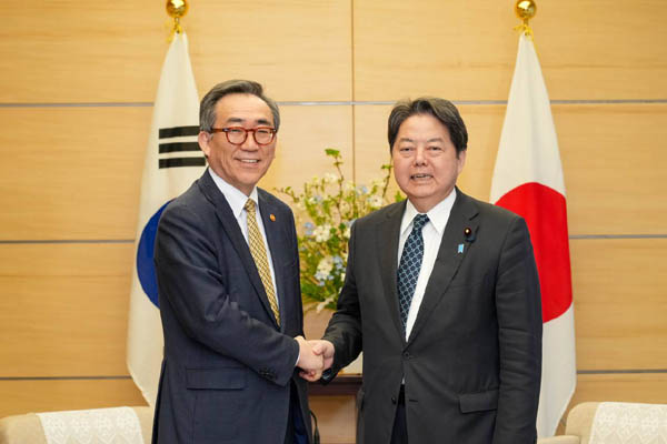 조태열 외교장관은 21일 오후 하야시 요시마사(林 芳正) 일본 관방장관과 15분간 면담했다. [사진 제공 - 외교부]