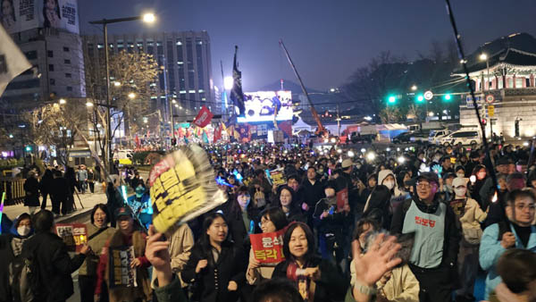 시민대행진이 시작되었다. [사진 - 통일뉴스 하태한 통신원]