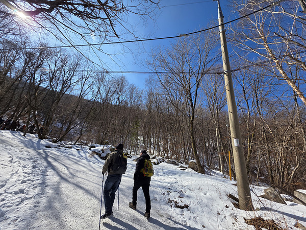 두 대원. [사진제공-통일뉴스백두대간종주대]