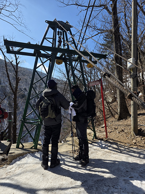 잠시 쉽시다. [사진제공-통일뉴스백두대간종주대]