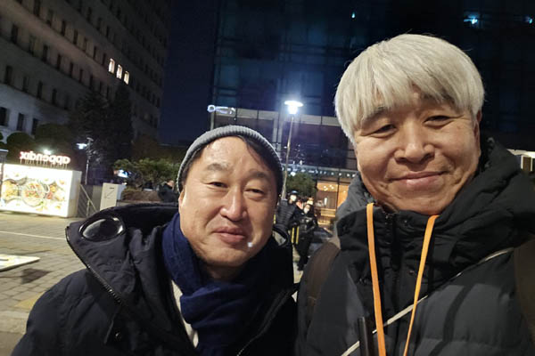 이분도 참 진심이다. 수원정 김준혁의원 촛불행동에 많은 지원을 하였다. 국회에서 집회중. 이 장소도 지원했음 [사진 - 통일뉴스 하태한 통신원]