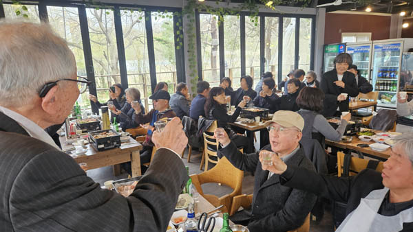 인근 식당에서 뒤풀이가 이어졌다. [사진 - 통일뉴스 김치관 기자]