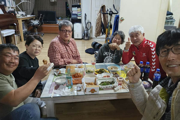 월요일 늦었지만 청주에서 파면을 축하하다. [사진 - 통일뉴스 하태한 통신원]
