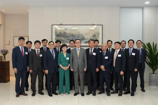 조 장관은 외교장관 대화에 앞서 15일 베트남 내 우리 동포·기업인들과 간담회를 개최했다. [사진 제공 - 외교부]