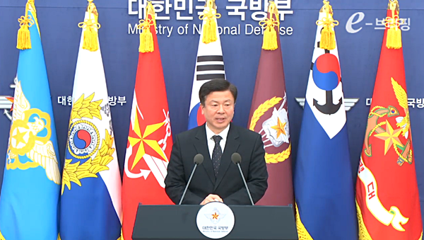 17일 브리핑하는 전하규 국방부 대변인. [사진 갈무리-ebrief]