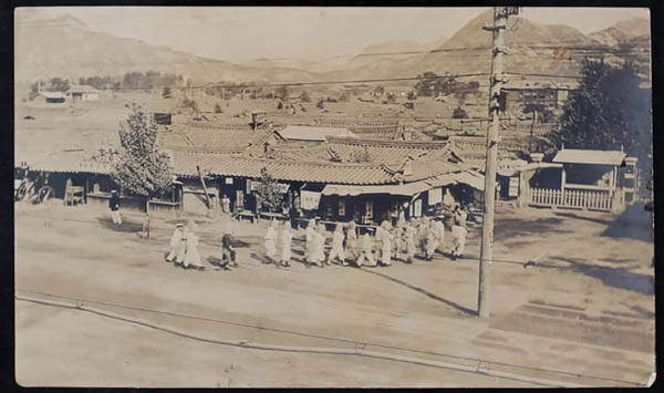 「호송되는 105인 사건 피의자」, 1911년. [사진 제공 - 이양재]