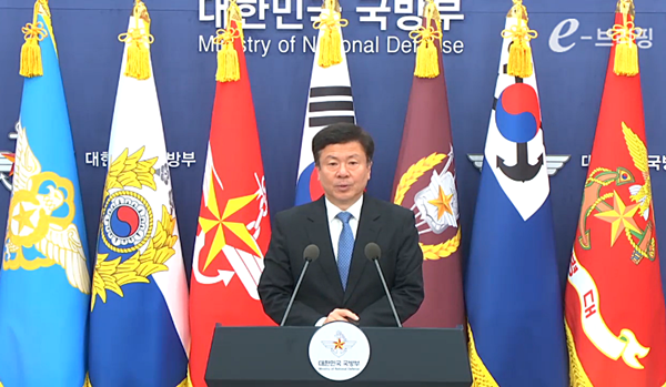 22일 브리핑하는 전하규 국방부 대변인. [사진 갈무리-ebrief]