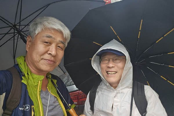 구상철 고등학교 동창을 만나다. [사진 - 통일뉴스 하태한 통신원]