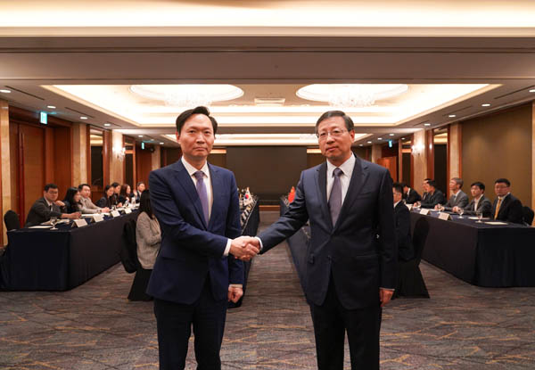 강영신 외교부 동북‧중앙아국장(왼쪽)과 훙량(洪亮, Hong Liang) 중국 외교부 변계해양사무국장을 수석대표로 제3차 한중 해양협력대화가 23일 서울 한 호텔에서 열렸다. [사진 제공 - 외교부]