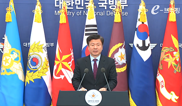 28일 브리핑하는 전하규 국방부 대변인. [사진 갈무리-ebrief]