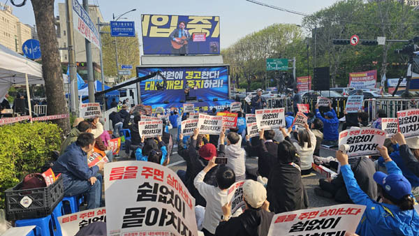 조국사태 이후에 오랜만에 서초동으로 출격했다. [사진 - 통일뉴스 하태한 통신원]