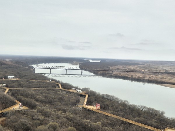 2024년 5월 두만강철교. 왼쪽이 러시아, 오른쪽이 라진으로 이어지는 두만강역 방향이다. [사진-통일뉴스 이승현 기자]