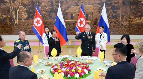 북한 주재 러시아대사관이 8일 러시아의 80주년 전승절을 맞아 양각도호텔에서 연회를 진행했다. [사진-노동신문]