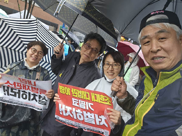 고대 동지들의 연락이 왔다. 겨우 만나니 이렇게 반가울 수가 없었다. [사진 - 통일뉴스 하태한 통신원]