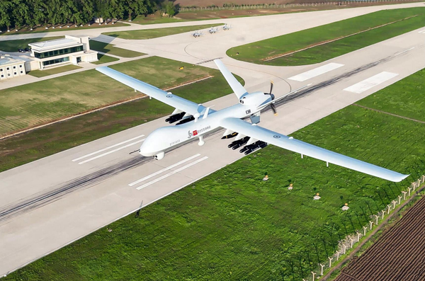 다목적무인기 시위비행 [사진-노동신문]