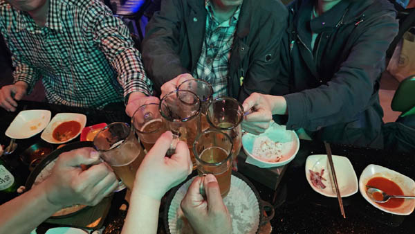오랜만에 맥주로 뒤풀이 인증샷! [사진 - 통일뉴스 하태한 통신원]