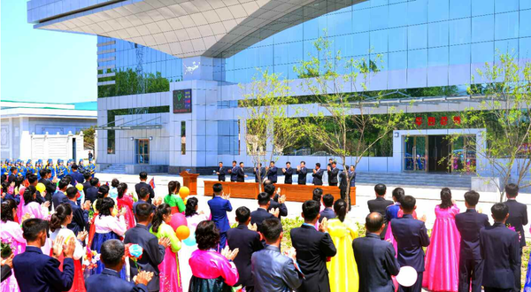 북측 국경 관문역인 두만강역이 시설을 개선해 28일 준공했다. [사진-노동신문]