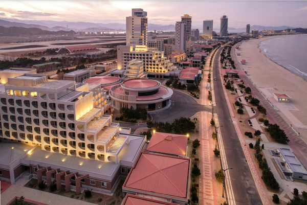 원산 갈마해안관광지구 광경 . 북한은 6월 갈마해안관광지구의 본격적인 개장을 예고했다. [사진-노동신문 갈무리]