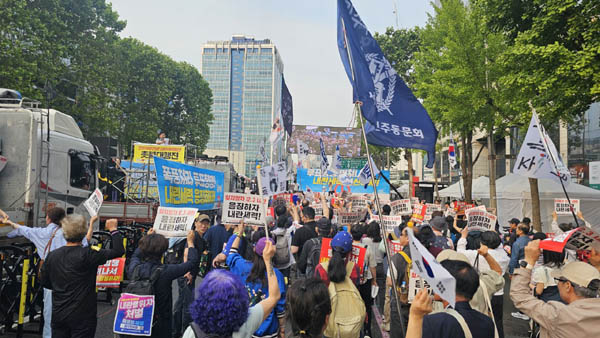 집회후 행진이 시작되었다. [사진 - 통일뉴스 하태한 통신원]
