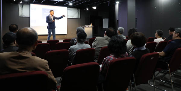 김광운 교수는 두 개의 국가에서 평화는 불가능하다는 논지를 폈다. [사진 - 통일뉴스 김래곤 통신원]