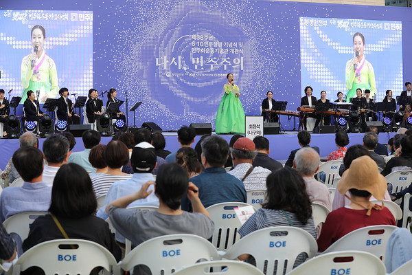 시민들의 참여와 호응이 뜨거웠다. [사진-통일뉴스 김래곤 통신원]